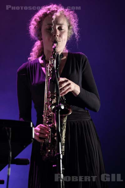 CHOIR OF YOUNG BELIEVERS - 2012-05-18 - PARIS - Cafe de la Danse - Sonja Labianca